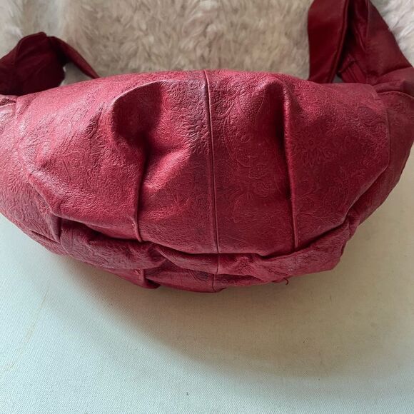 Great American Leather works Cherry red leather embossed knot shoulder bag. - Picture 12 of 13